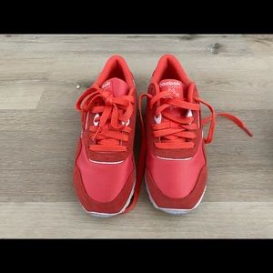 Retro Reebok’s size 6